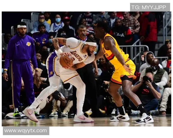 2013年湖人对阵老鹰的经典对决回顾与精彩瞬间分析